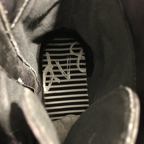 Dolce Vita "Cobain" Gray Floral Boots - Size 9 NWT - Picture 6 of 7